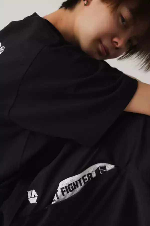 「プロゲーマー・ぷげら氏愛用の“ぷげパン”がバージョンアップ！『スト6』コラボの高機能イージーパンツが9月12日発売」の画像