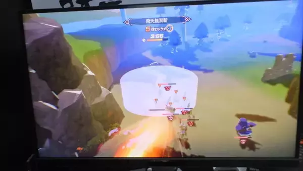 「『凶乱マカイズム』は多彩＆強力なスキルで『ディスガイア』感の漂う魔物を打ち倒す軽快アクション！ 頭身の高い“原田たけひとキャラ”も心をくすぐる【TGS2025】」の画像