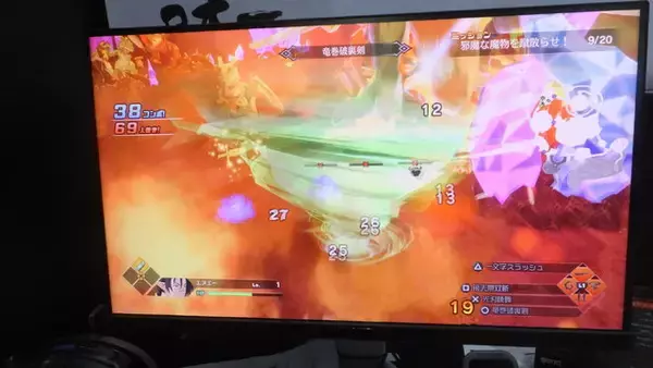 「『凶乱マカイズム』は多彩＆強力なスキルで『ディスガイア』感の漂う魔物を打ち倒す軽快アクション！ 頭身の高い“原田たけひとキャラ”も心をくすぐる【TGS2025】」の画像