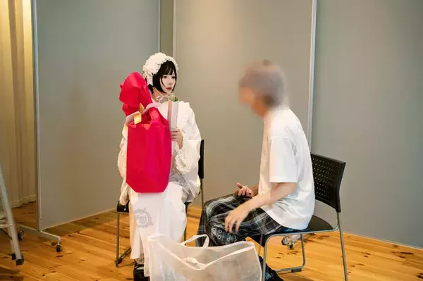 「【コスプレ】純白の着物＆漆黒ミニワンピース姿が激カワすぎた！今をときめく人気コスプレイヤー「月海つくね」の生誕祭に密着【写真27枚】」の画像