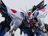 「「METAL BUILD ストライクフリーダムガンダム」が3月3日予約開始！高評価の“聖騎士”アレンジに、梱包変更や補助支柱を追加」の画像3