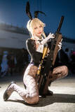 「【コスプレ】抜群のスタイルで魅せる『NIKKE』バニーガールがかっこいい！編みタイツ&ハイヒールで映える美脚に目を奪われる【写真8枚】」の画像3