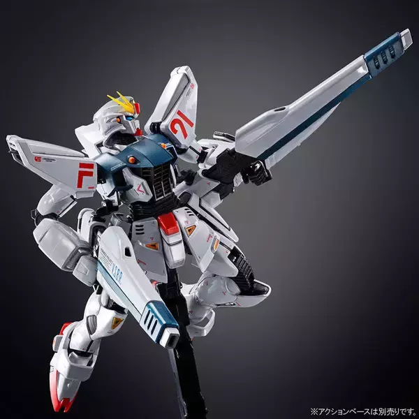「ガンプラ「MG ガンダムF91 Ver.2.0［チタニウムフィニッシュ］」が再販！決戦シーンを再現できる「ラフレシア型台座」も付属」の画像
