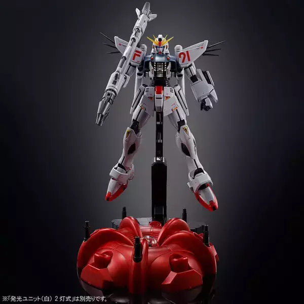 「ガンプラ「MG ガンダムF91 Ver.2.0［チタニウムフィニッシュ］」が再販！決戦シーンを再現できる「ラフレシア型台座」も付属」の画像