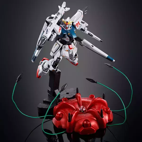 「ガンプラ「MG ガンダムF91 Ver.2.0［チタニウムフィニッシュ］」が再販！決戦シーンを再現できる「ラフレシア型台座」も付属」の画像