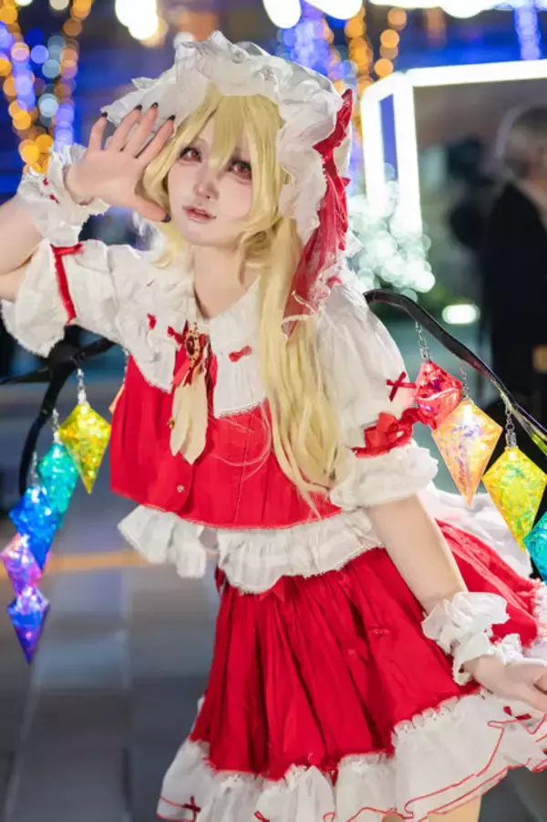 「【コスプレ】愛らしさと狂気が混じり合った表情に見惚れる！『東方Project』フランの妖艶な魅力がすごい【写真9枚】」の画像