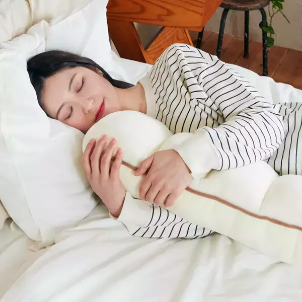 「「セブン‐イレブン」人気商品がグッズ化！巨大なからあげ棒ぬいぐるみや、“金”シリーズのブランケットなど楽しいラインナップ」の画像