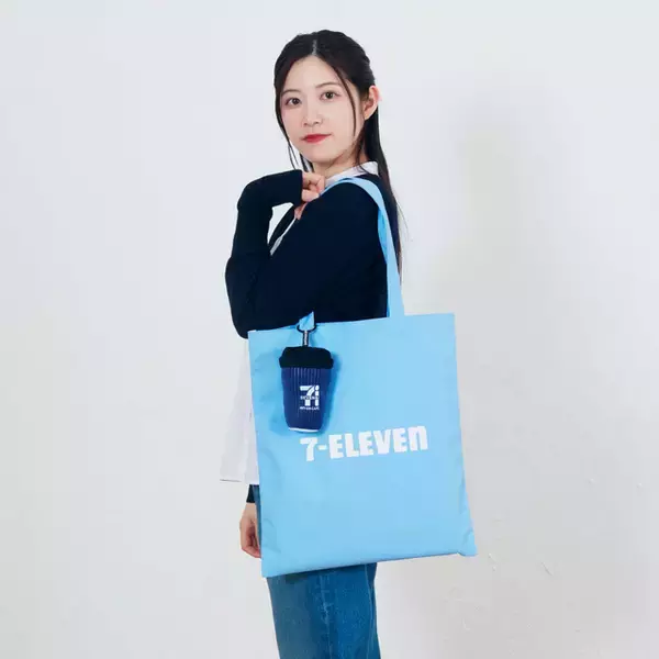 「「セブン‐イレブン」人気商品がグッズ化！巨大なからあげ棒ぬいぐるみや、“金”シリーズのブランケットなど楽しいラインナップ」の画像