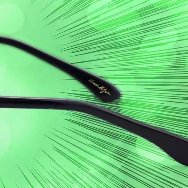 「「ジョジョ 3部」より「花京院典明」着用サングラスが発売―フレームには「Tenmei Kakyoin」の刻印が」の画像