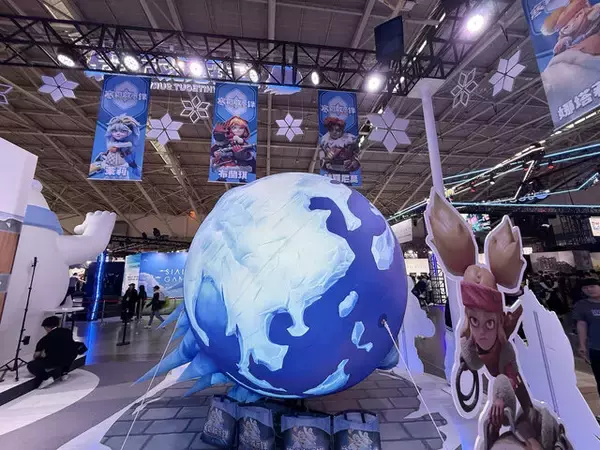 「【コスプレ】台湾屈指の人気レイヤーの透明感に心奪われそう！ミニ丈ワンピの『ホワサバ』ジャスミンが可愛すぎた【台北ゲームショウ2026】」の画像