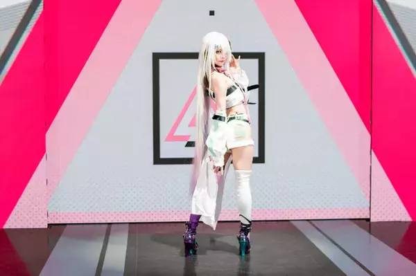 「【コスプレ】日中美女レイヤーと距離が近すぎてドキドキが止まらない！バイク×美女で話題の『チェイシング・カレイドライダー』レポ【写真41枚】」の画像