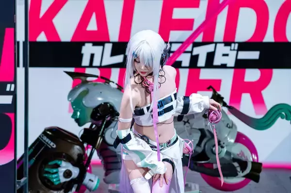 「【コスプレ】日中美女レイヤーと距離が近すぎてドキドキが止まらない！バイク×美女で話題の『チェイシング・カレイドライダー』レポ【写真41枚】」の画像