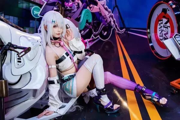 「【コスプレ】日中美女レイヤーと距離が近すぎてドキドキが止まらない！バイク×美女で話題の『チェイシング・カレイドライダー』レポ【写真41枚】」の画像