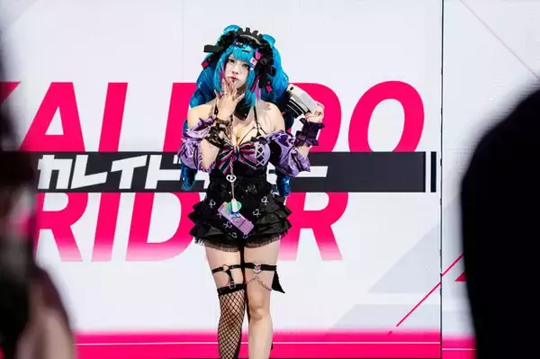 「【コスプレ】日中美女レイヤーと距離が近すぎてドキドキが止まらない！バイク×美女で話題の『チェイシング・カレイドライダー』レポ【写真41枚】」の画像