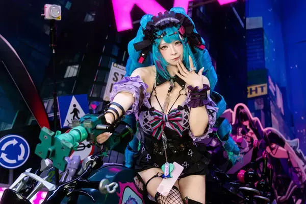 「【コスプレ】日中美女レイヤーと距離が近すぎてドキドキが止まらない！バイク×美女で話題の『チェイシング・カレイドライダー』レポ【写真41枚】」の画像