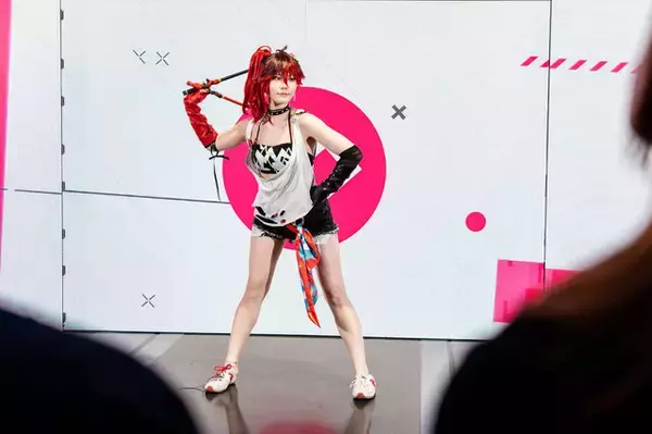 「【コスプレ】日中美女レイヤーと距離が近すぎてドキドキが止まらない！バイク×美女で話題の『チェイシング・カレイドライダー』レポ【写真41枚】」の画像