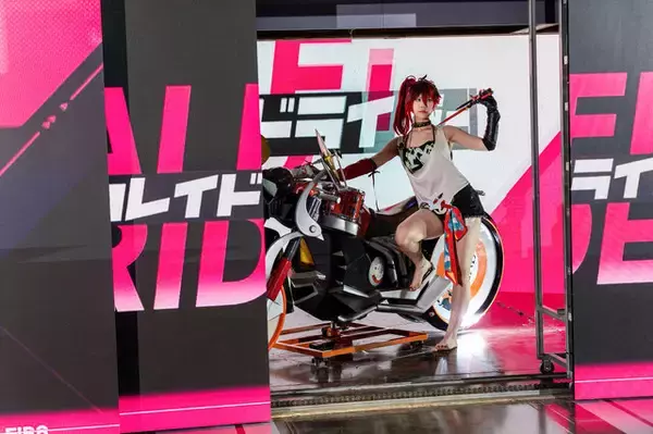 「【コスプレ】日中美女レイヤーと距離が近すぎてドキドキが止まらない！バイク×美女で話題の『チェイシング・カレイドライダー』レポ【写真41枚】」の画像