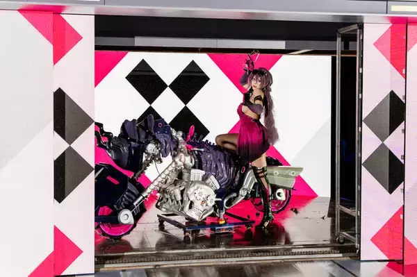 「【コスプレ】日中美女レイヤーと距離が近すぎてドキドキが止まらない！バイク×美女で話題の『チェイシング・カレイドライダー』レポ【写真41枚】」の画像