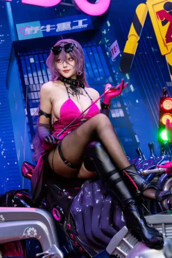 「【コスプレ】日中美女レイヤーと距離が近すぎてドキドキが止まらない！バイク×美女で話題の『チェイシング・カレイドライダー』レポ【写真41枚】」の画像