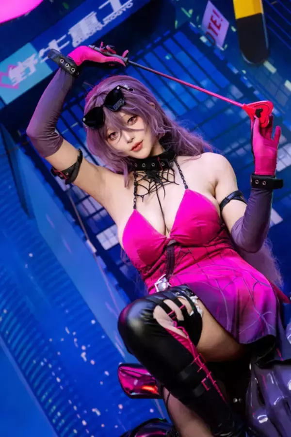 「【コスプレ】日中美女レイヤーと距離が近すぎてドキドキが止まらない！バイク×美女で話題の『チェイシング・カレイドライダー』レポ【写真41枚】」の画像