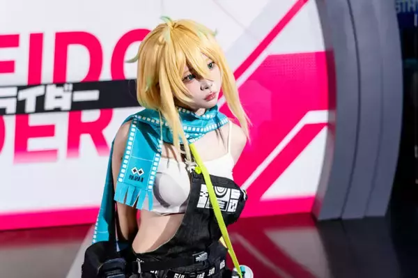 「【コスプレ】日中美女レイヤーと距離が近すぎてドキドキが止まらない！バイク×美女で話題の『チェイシング・カレイドライダー』レポ【写真41枚】」の画像