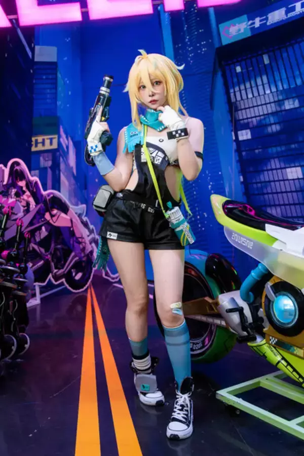 「【コスプレ】日中美女レイヤーと距離が近すぎてドキドキが止まらない！バイク×美女で話題の『チェイシング・カレイドライダー』レポ【写真41枚】」の画像