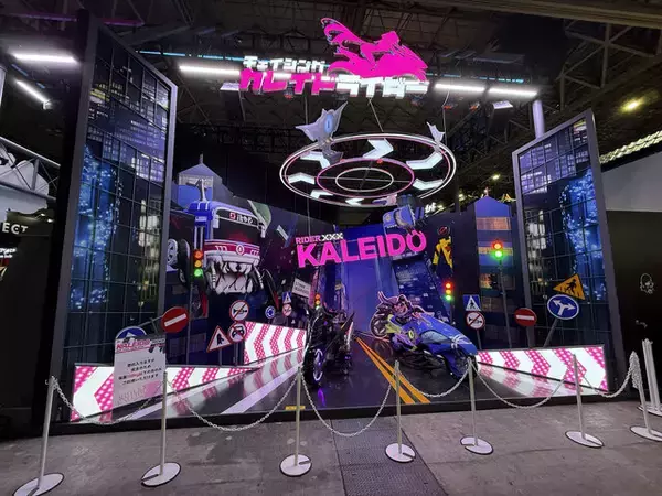 「【コスプレ】日中美女レイヤーと距離が近すぎてドキドキが止まらない！バイク×美女で話題の『チェイシング・カレイドライダー』レポ【写真41枚】」の画像