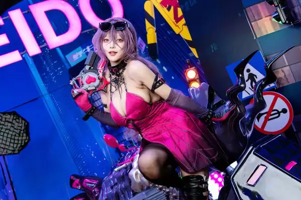 「【コスプレ】日中美女レイヤーと距離が近すぎてドキドキが止まらない！バイク×美女で話題の『チェイシング・カレイドライダー』レポ【写真41枚】」の画像