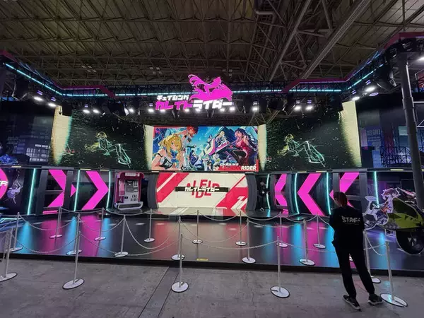 「【コスプレ】日中美女レイヤーと距離が近すぎてドキドキが止まらない！バイク×美女で話題の『チェイシング・カレイドライダー』レポ【写真41枚】」の画像