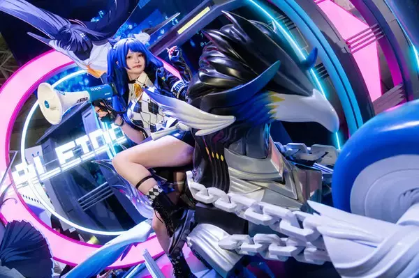 「【コスプレ】日中美女レイヤーと距離が近すぎてドキドキが止まらない！バイク×美女で話題の『チェイシング・カレイドライダー』レポ【写真41枚】」の画像