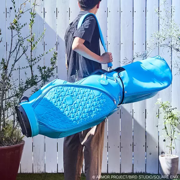 「『ドラクエ』ゴルフ用品がイイ味出してる！インパクト抜群のスライムキャディバッグほか、楽しいデザインがラインナップ」の画像