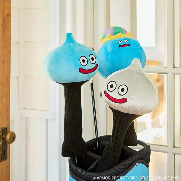 「『ドラクエ』ゴルフ用品がイイ味出してる！インパクト抜群のスライムキャディバッグほか、楽しいデザインがラインナップ」の画像