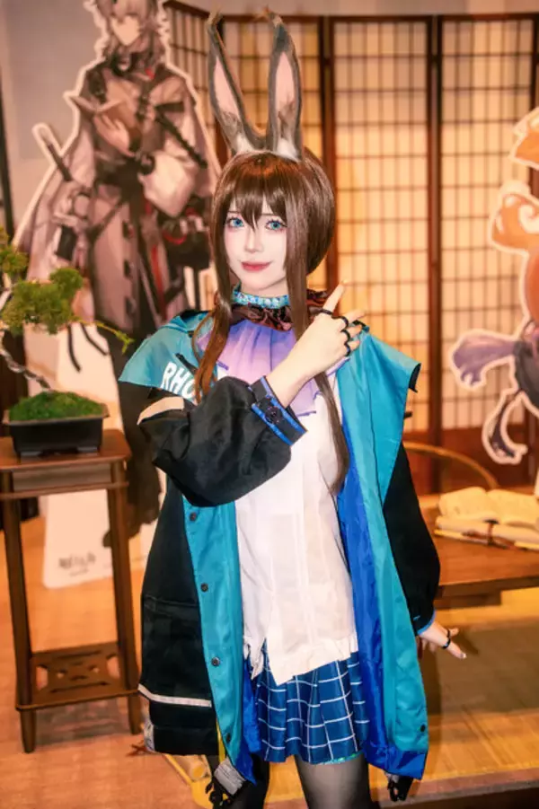 「【コスプレ】柔らかい微笑みと美スタイルが本物すぎ！台湾美女が魅せる『アークナイツ』アーミヤに癒やされる【台北ゲームショウ2026】」の画像