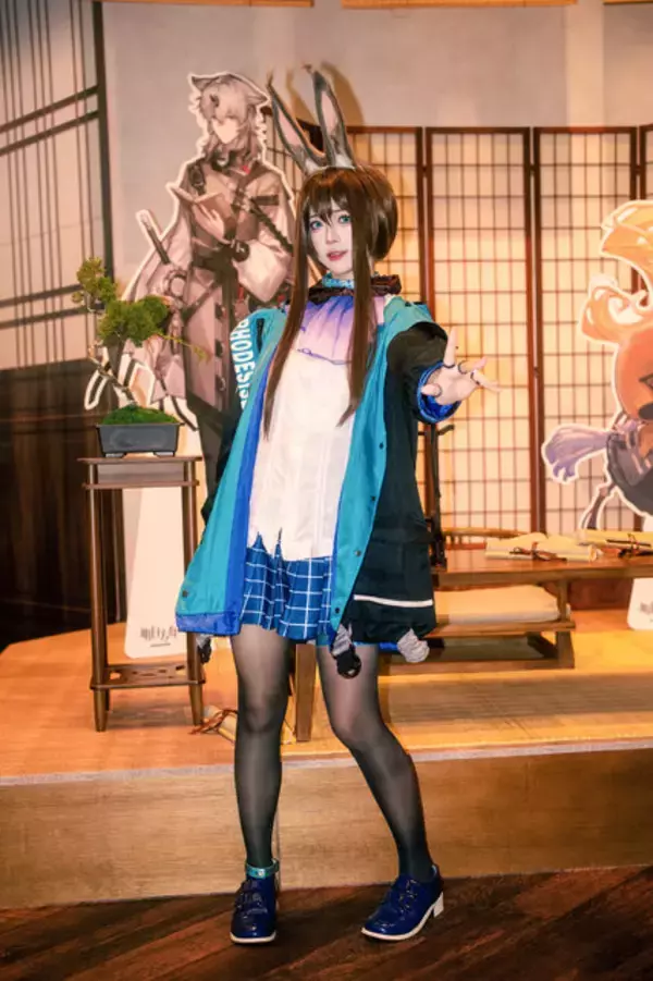 「【コスプレ】柔らかい微笑みと美スタイルが本物すぎ！台湾美女が魅せる『アークナイツ』アーミヤに癒やされる【台北ゲームショウ2026】」の画像