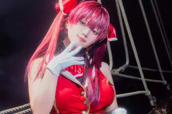 【コスプレ】今日は「ミニスカートの日」！マリン船長やセーラー戦士など、美脚際立つミニスカを着こなす美女レイヤー7選【写真37枚】