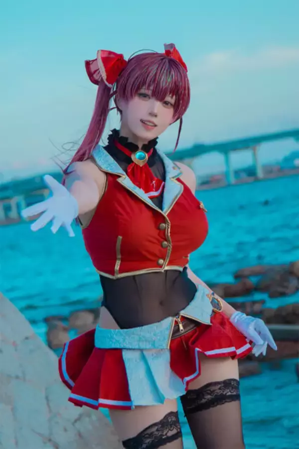 「【コスプレ】今日は「ミニスカートの日」！マリン船長やセーラー戦士など、美脚際立つミニスカを着こなす美女レイヤー7選【写真37枚】」の画像