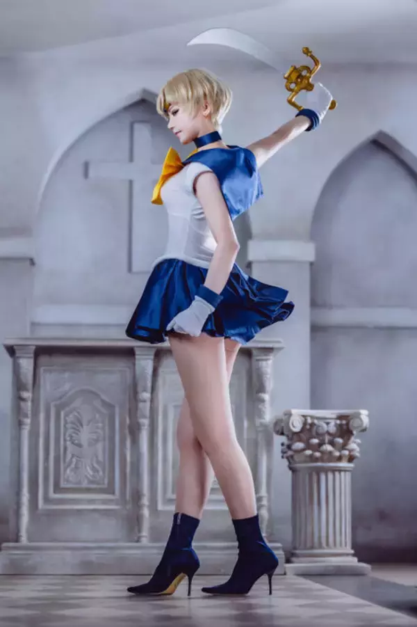 「【コスプレ】今日は「ミニスカートの日」！マリン船長やセーラー戦士など、美脚際立つミニスカを着こなす美女レイヤー7選【写真37枚】」の画像