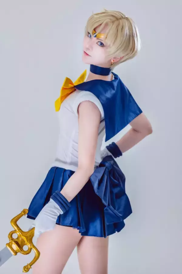 「【コスプレ】今日は「ミニスカートの日」！マリン船長やセーラー戦士など、美脚際立つミニスカを着こなす美女レイヤー7選【写真37枚】」の画像