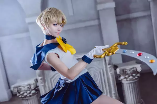 「【コスプレ】今日は「ミニスカートの日」！マリン船長やセーラー戦士など、美脚際立つミニスカを着こなす美女レイヤー7選【写真37枚】」の画像