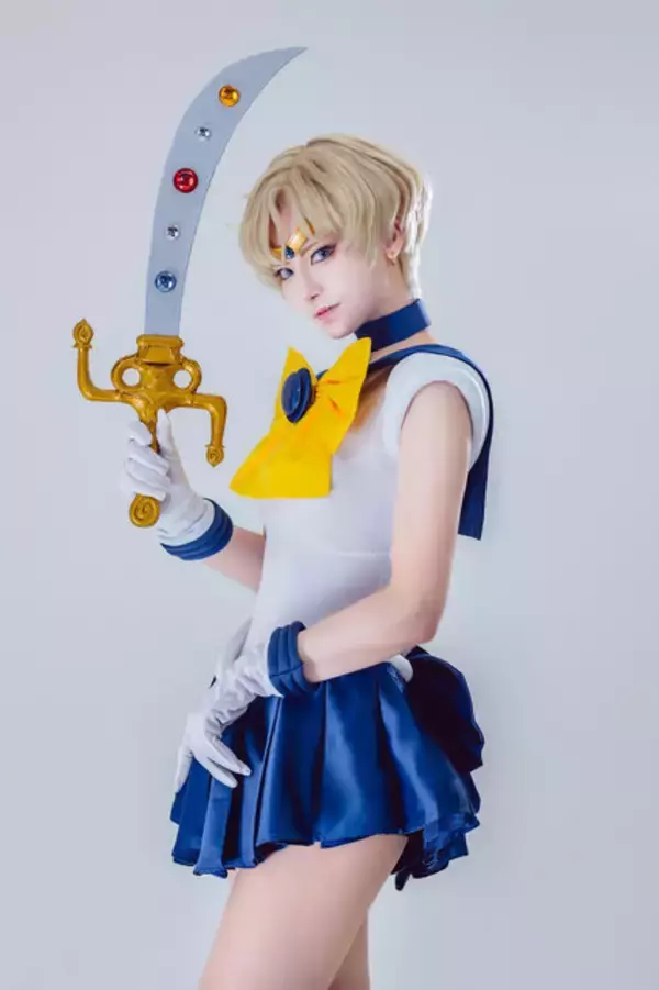 「【コスプレ】今日は「ミニスカートの日」！マリン船長やセーラー戦士など、美脚際立つミニスカを着こなす美女レイヤー7選【写真37枚】」の画像