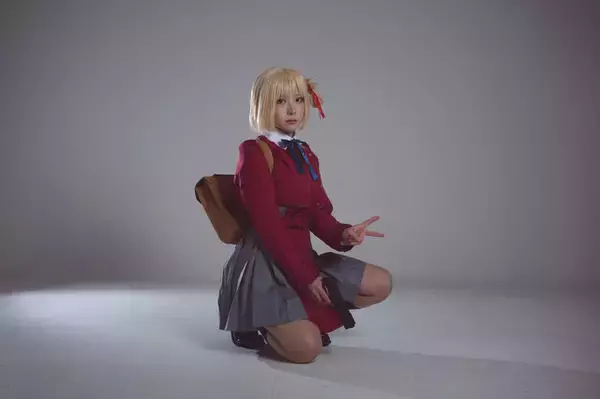 「【コスプレ】今日は「ミニスカートの日」！マリン船長やセーラー戦士など、美脚際立つミニスカを着こなす美女レイヤー7選【写真37枚】」の画像