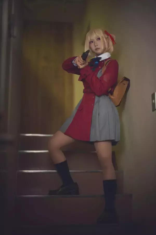 「【コスプレ】今日は「ミニスカートの日」！マリン船長やセーラー戦士など、美脚際立つミニスカを着こなす美女レイヤー7選【写真37枚】」の画像