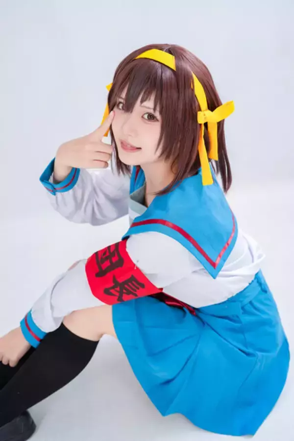 「【コスプレ】今日は「ミニスカートの日」！マリン船長やセーラー戦士など、美脚際立つミニスカを着こなす美女レイヤー7選【写真37枚】」の画像