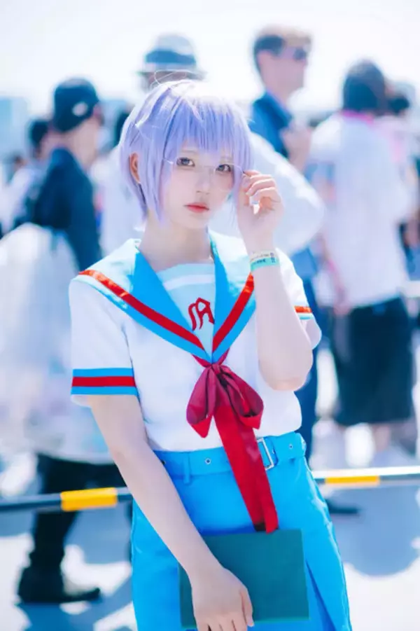 「【コスプレ】今日は「ミニスカートの日」！マリン船長やセーラー戦士など、美脚際立つミニスカを着こなす美女レイヤー7選【写真37枚】」の画像