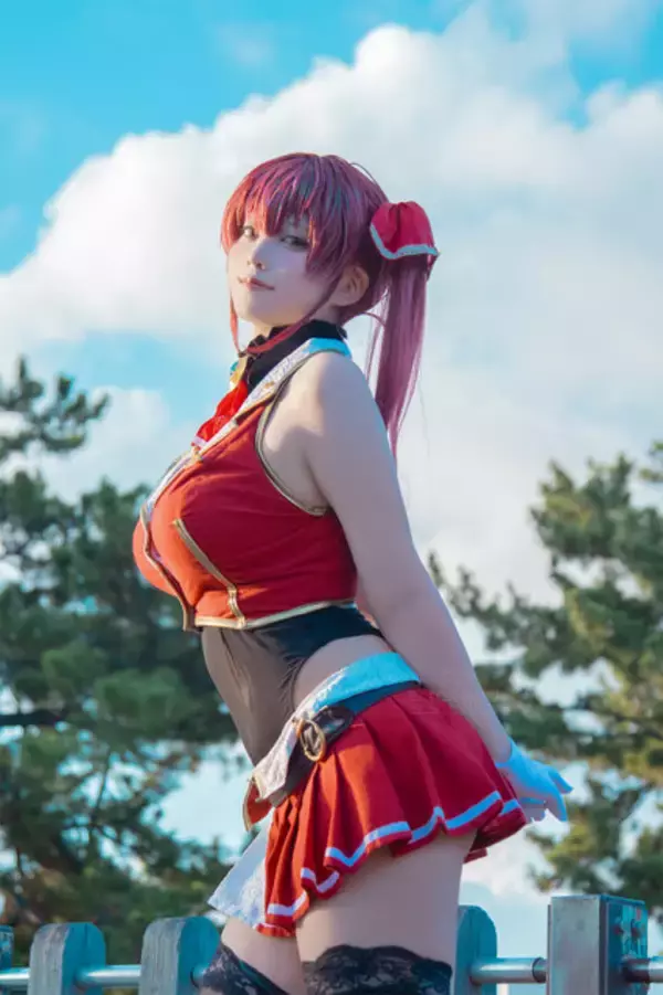 「【コスプレ】今日は「ミニスカートの日」！マリン船長やセーラー戦士など、美脚際立つミニスカを着こなす美女レイヤー7選【写真37枚】」の画像