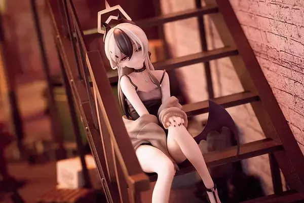 「雰囲気が際立つ…！『ブルアカ』より「カヨコ(ドレス) メモリアルロビーVer.」1/7スケールフィギュアが予約開始ー“微笑み顔”とコレクションカードも付属」の画像