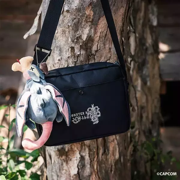 「『モンハンワイルズ』ゲリョスがぬいぐるみポーチに！“死んだふり”をコミカルに再現」の画像