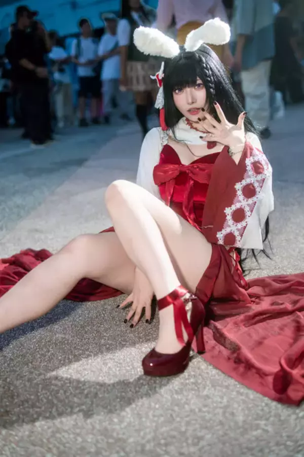 「【コスプレ】絶妙なチラ見せポージングが天才的！香港アイドルの『アズレン』大山が美脚と舌ペロッで誘惑する【写真8枚】」の画像