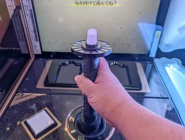 「日輪刀を振れ！『鬼滅の刃 日輪バトルスラッシュ』は刀を振るう感覚が楽しい新作アーケードゲーム【アミューズメント エキスポ2025】」の画像