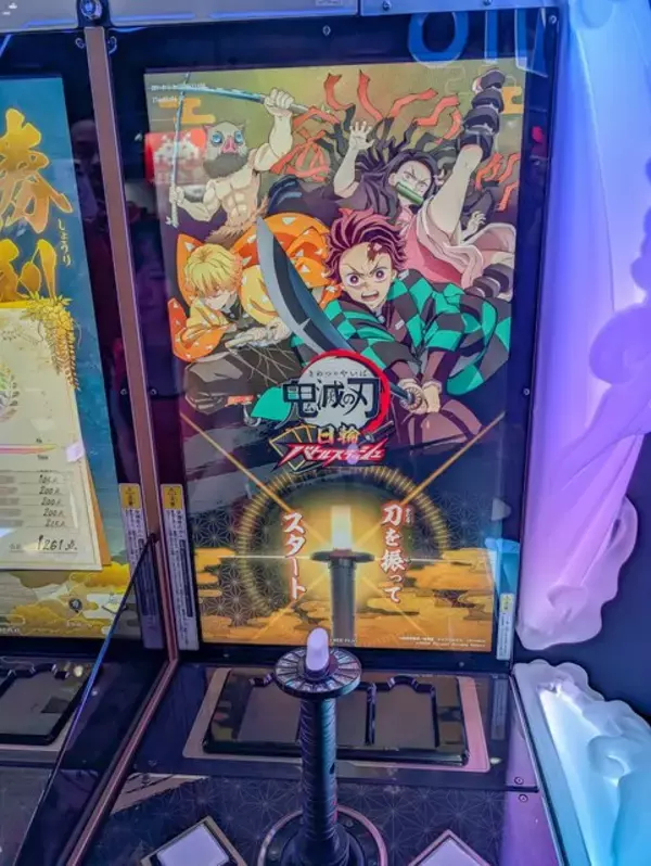 「日輪刀を振れ！『鬼滅の刃 日輪バトルスラッシュ』は刀を振るう感覚が楽しい新作アーケードゲーム【アミューズメント エキスポ2025】」の画像